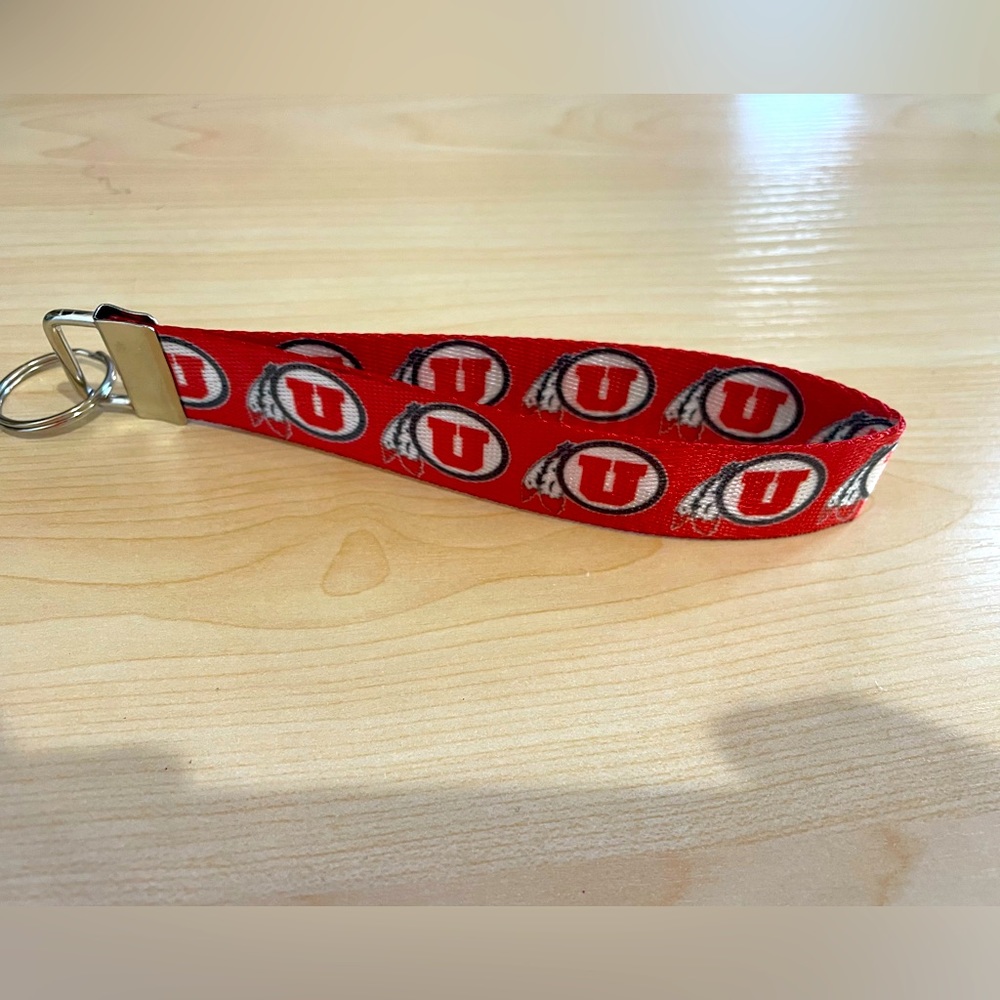 brand new Utah UTES Football Keychain